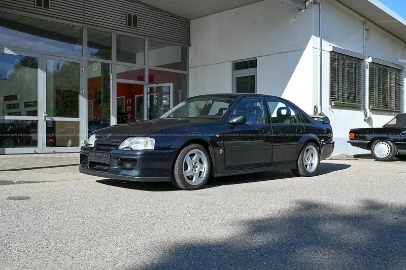 Lotus Omega im Neuwagenzustand