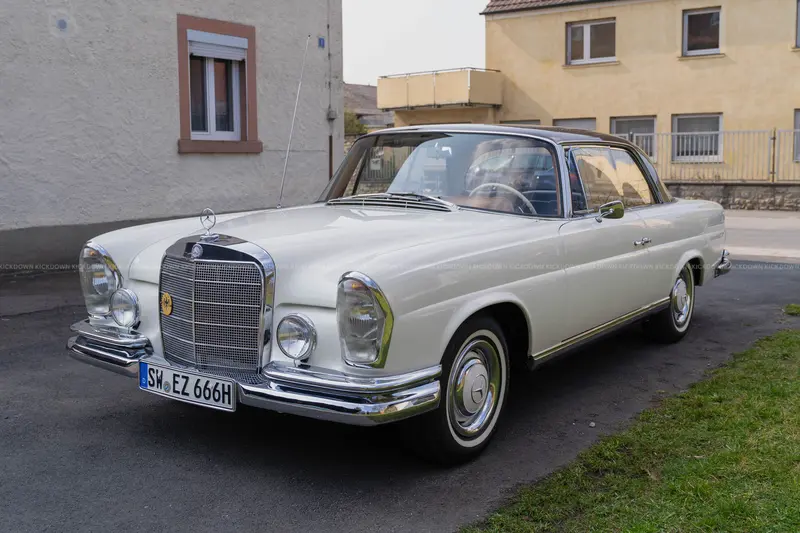 Mercedes-Benz 250SE W111 Coupé (1966), komplett nachlackiert, mit H-Kennzeichen, gepflegter Originalzustand
