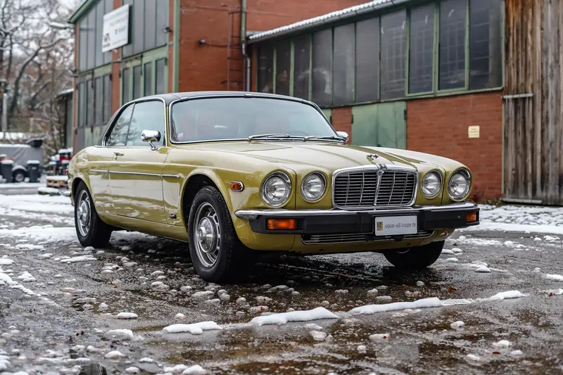 Jaguar XJ6 Coupé 4.2 in Greensand 3rd hand New appraisal Extensively restored (1975)