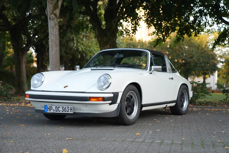 Porsche 911 2.7 Targa (1974), extensively restored with original parts, engine overhauled, condition rating: 1.5