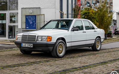 Mercedes-Benz W201190E only 66,000km mileage from family ownership Checkbook (1986)