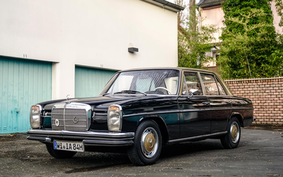 Mercedes-Benz W115 200 D (1972), Restored, Second-hand, Black/gold paint combination, First registered in Germany