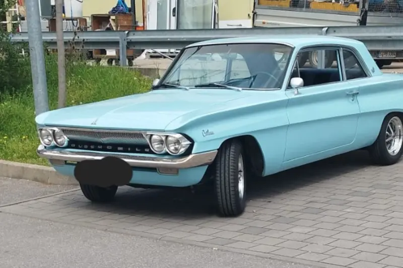 Oldsmobile F-85 Deluxe in Babyblau Umfangreich Restauriert Motor überholt (1961)