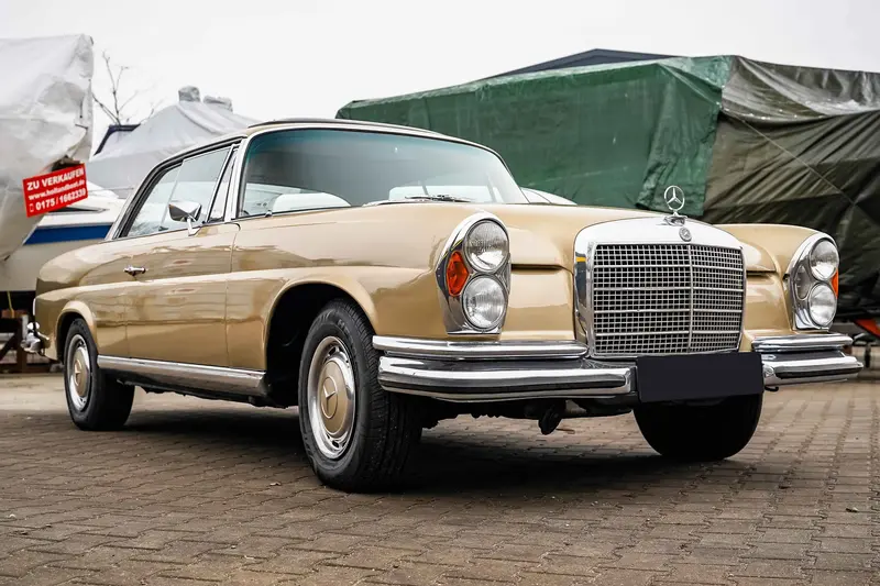Mercedes-Benz W111 280 SE 3.5 Coupé Teilrestauriert Becker Mexico Motor überholt guter Zustand (1971)