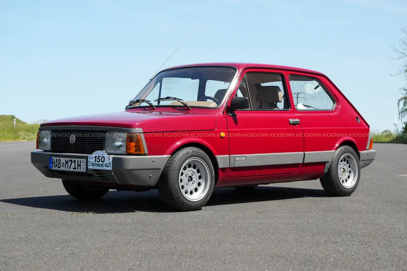Fiat 127 (1982) mit Hörmann Fahrwerk, Abarth-Schaltknauf, Alfasud-Felgen