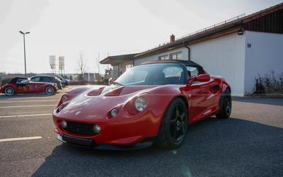 Lotus Elise S1 111S (1999), with a 190-horsepower engine from the Honda Integra Type R, sports exhaust