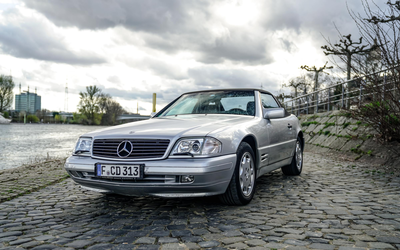 Mercedes-Benz R129 SL 500 Accident-free Extensive equipment Leather upholstery Wooden fittings Service maintained (1996)