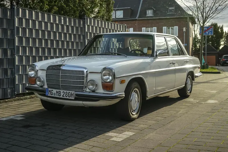 Mercedes-Benz W114 280 Teilrestauriert Wertgutachten Note 2- Schiebedach Klima Tempomat 7.000 € Investitionen (1974)