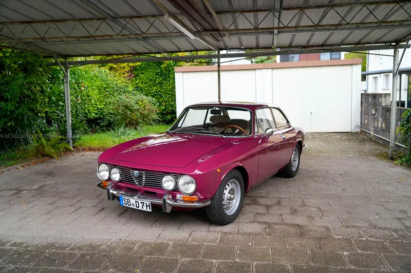Alfa Romeo Giulia 2000 GT Veloce Bertone (1973), komplett restauriert für über 55.000€, sehr seltene Originalfarbe Prugna, Spitzenzustand