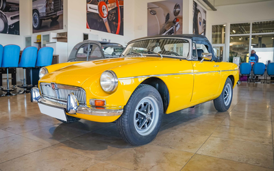 MG MGB Roadster 4-Gang hervorragender Zustand Inca Gelb teilrestauriert (1979)