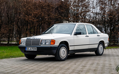 Mercedes-Benz W201 190 with TÜV & H license plate New service (1982)