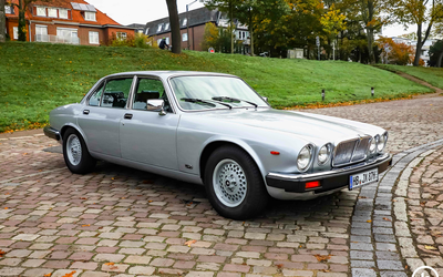 Jaguar XJ12 German first delivery Power steering air conditioning (1987)