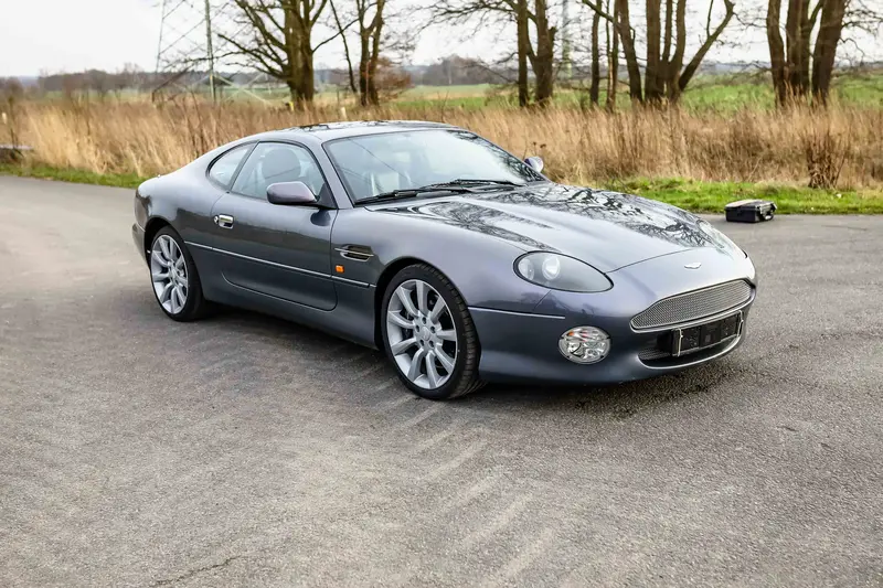 Aston Martin DB7 Vantage Coupé Grigio Alloy Metallic scheckheftgepflegt geringe Laufleistung (2003)