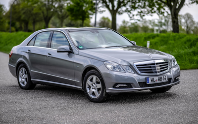 Mercedes-Benz W212 E 350 CGI BlueEFFICIENCY Aus 2. Hand Unfallfrei Schaltwippen Schiebedach Licht-Paket Umfangreiche Sonderausstattungen (2009)