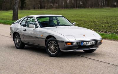 Porsche 924 (1982) from 2nd hand with H license plate, many investments, very well maintained