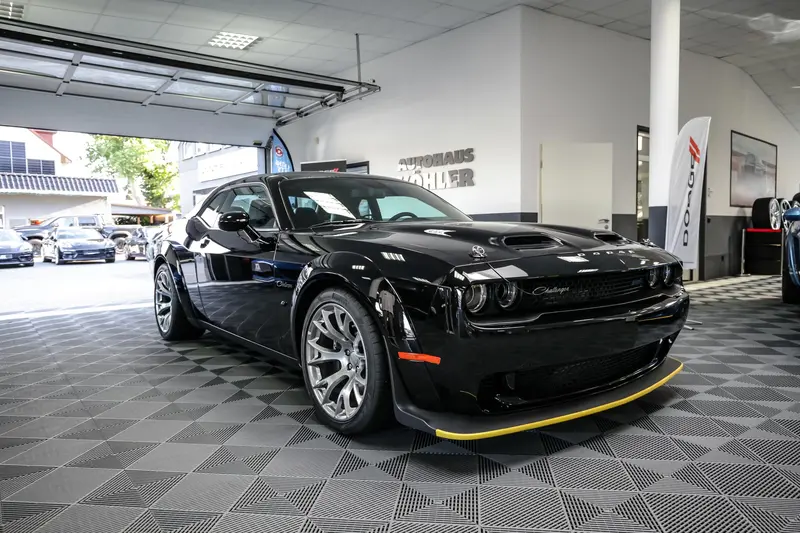 Dodge Challenger Black Ghost einzigartige Optik Neuwagen Hellcat Redeye Widebody-Motor mit 807 PS (2023)