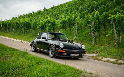 Porsche 911 Carrera 3.2 Cabriolet (1984), conversion from Targa to convertible, extensive investment, rare color combination, Classic Data Note 2