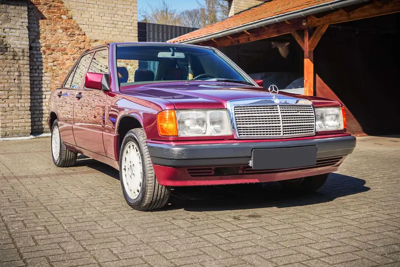 Mercedes-Benz W201 190E 1.8 Avantgarde rosso (1992)