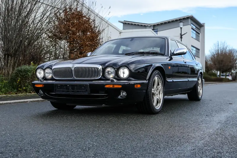 Jaguar X308 XJ Daimler Super V8 LWB With 363 hp BBS rims Sliding roof German first delivery (1999)