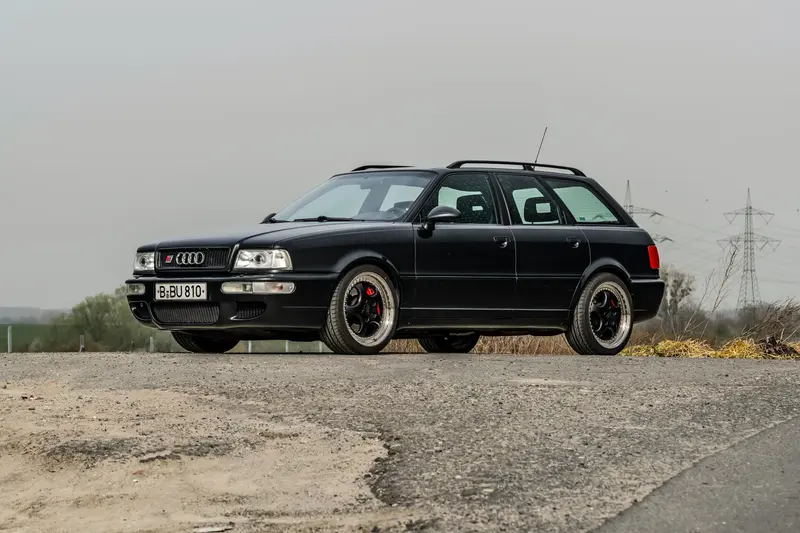 Audi RS2 in Vulkanschwarz Seit 1999 im Besitz Laufleistung 32.137 km Umfangreiche Ausstattung (1994)