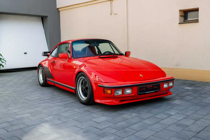 Porsche 911 930 Turbo Flachbau (1985), converted by Porsche, first owner Sheikh of Kuwait, extremely good original condition, value appraisal 2+