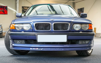 BMW ALPINA B12 5.7 Limousine Dunkelsaphirblau V12 1/202 (1996)