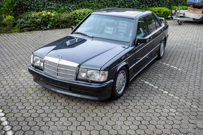 Mercedes Benz W201 190 E 2.3-16V Schwarz / Schwarz 5-Gang-Schalter Servolenkung (1984)