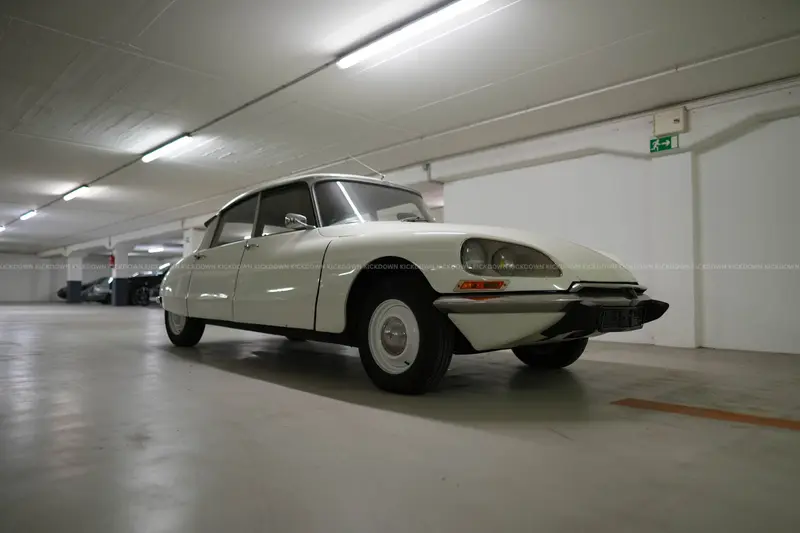 Citroën DS ID 19 B with Cibi fog lights, H license plate, original condition (1969)