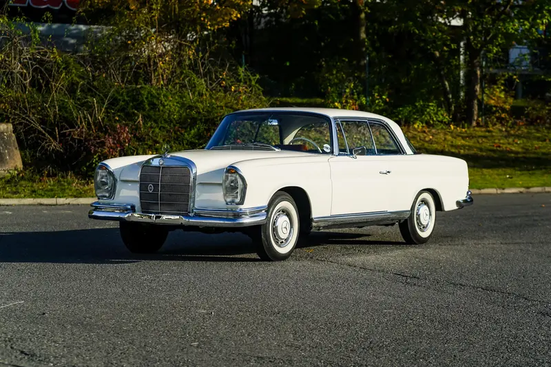 Mercedes-Benz W111 220 SEb, umfangreich restauriert, Kurzbewertung Note 2 (1965)