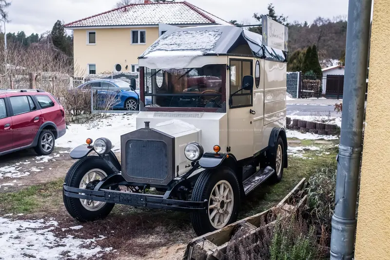 Ford Fleur de Lys Restauriert Umbau zu "Rollender Theke" mit hochwertigem Wurzelholz (1993)