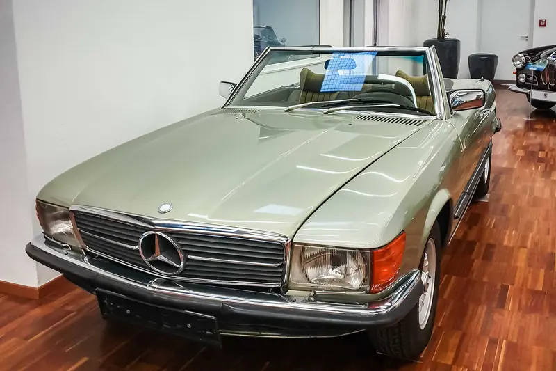 Mercedes Benz 280 SL Hardtop Matching Numbers Pepita (1976)