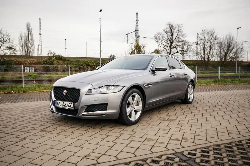 XF (X260) 20d AWD aus 1. Hand Lückenloses Scheckheft Geringe Laufleistung (2019)