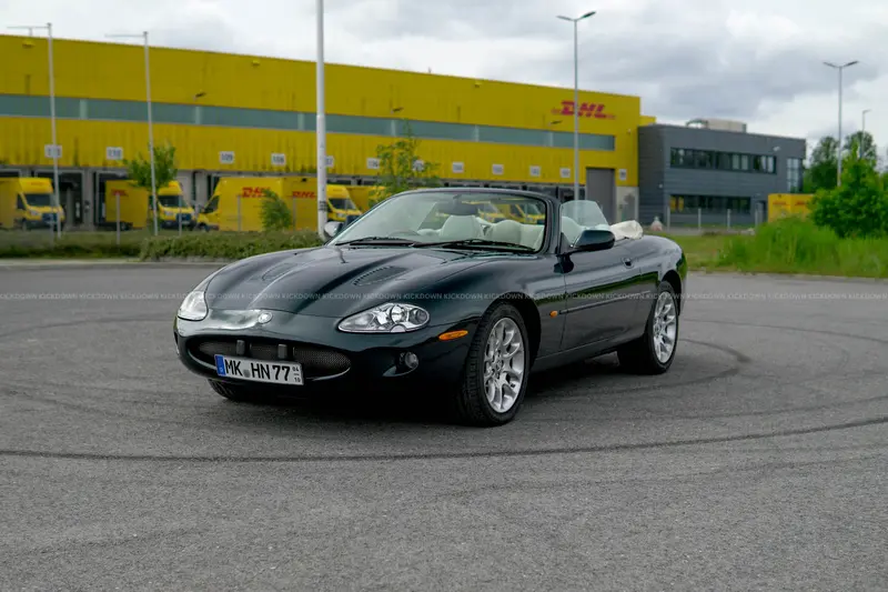 Jaguar XKR Convertible X100 (1999), well-maintained in original condition, elegant color combination, right-hand drive