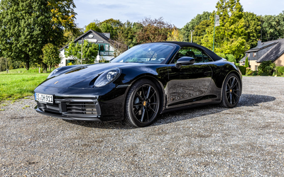 Porsche 992 convertible from 3rd hand Mileage only 22,800 km Complete checkbook Bose sound system (2020)