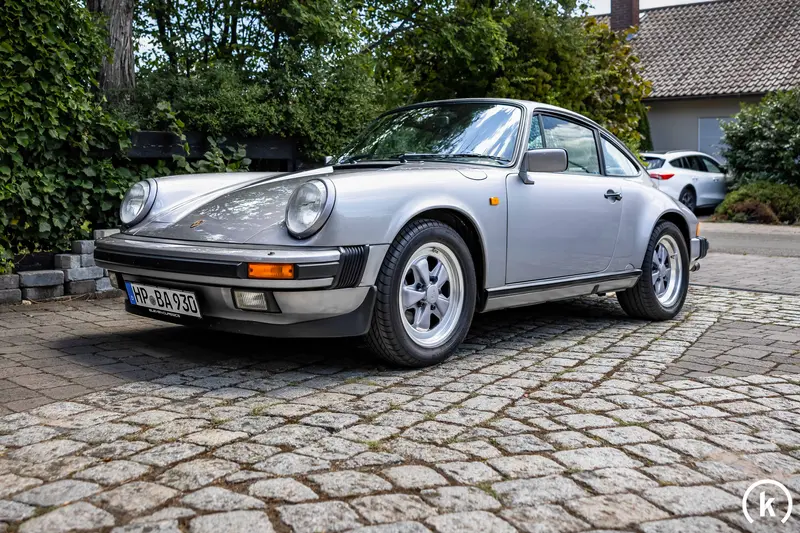 Porsche 911 Carrera 3.2 L Coupé anniversary model Only 51t Km. (1988)