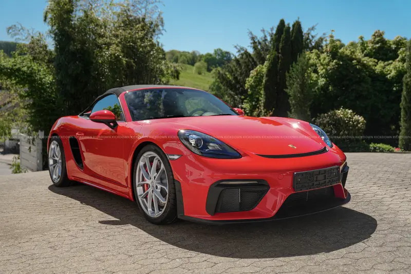 Porsche 718 Boxster Spyder (2022), Neufahrzeug mit nur 71 Kilometern, umfangreiche Ausstattung, klassische Farbkombination