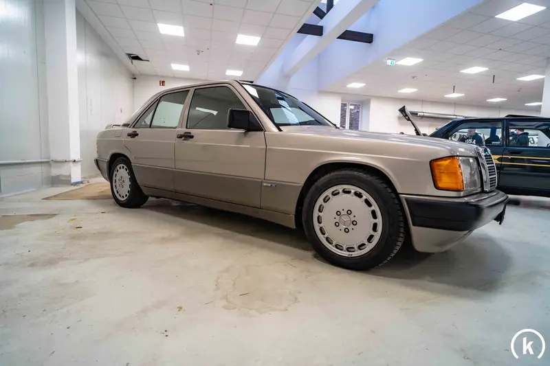 Mercedes-Benz W201 190E 2.6 Sport-Line Impala-Metallic aus 2. Hand nur 66.000 Kilometer lückenloses Scheckheft (1990)