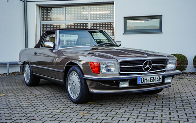 Mercedes-Benz R107 560 SL (1989), Classic Data rating 2+, interior refurbished, complete service history