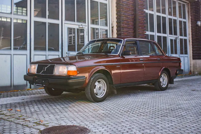 Volvo 240 244 DL erstklassiger Zustand 2 Vorbesitzer Historie Klima elektrische Fensterh. Servo (1985)