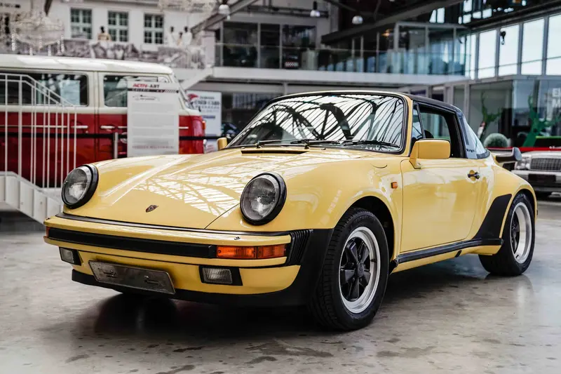 Porsche 911 SC 3.0 Targa Turbolook Limonengelb Fuchsfelgen Schaltgetriebe TÜV (1983)