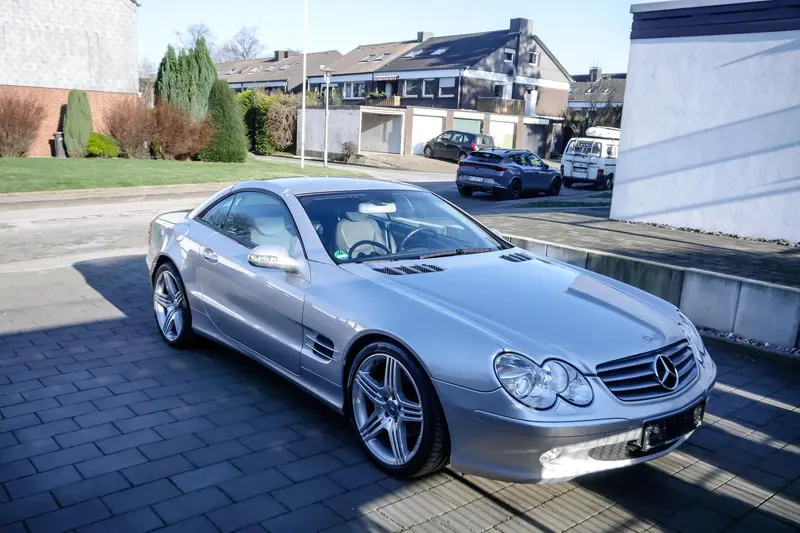 Mercedes Benz R230 SL350 from 3rd hand in silver Mileage only 57,500 km Lowering (2003)