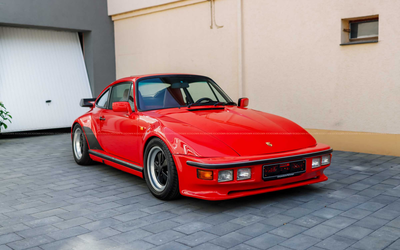 Porsche 911 930 Turbo Flachbau (1985), converted by Porsche, first owner Sheikh of Kuwait, extremely good original condition, value appraisal 2+