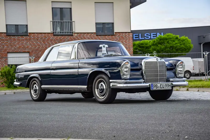 Mercedes-Benz W111 250SE Coupé komplett restauriert umfangreiche Fahrzeughistorie sehr guter Zustand (1966)