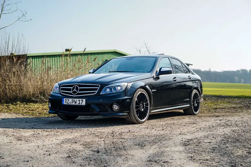 Mercedes-Benz W204 C63 AMG (2009), 6.2-liter V8 engine, complete checkbook, new service