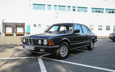 BMW E23 745i 3rd hand H license plate New service (1982)