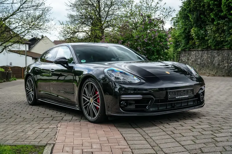 Porsche 971 Panamera GTS from 2nd hand Accident-free Complete checkbook Panoramic roof AHK Approved Warranty Turbo Design Rims only 42,618 km Winter tires (2018)