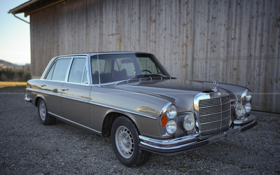 Mercedes Benz 300SEL W109