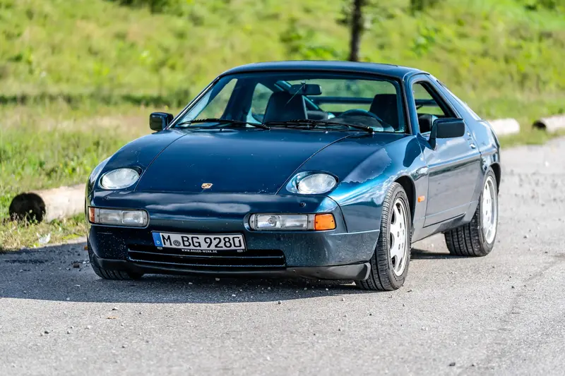 Porsche 928 GT, Umfangreiche Investitionen, scheckheftgepflegt (1989)