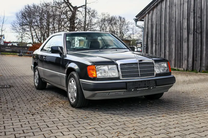 Mercedes Benz W124 300 CE Anthrazitschwarz Schiebedach Klima Sitzheizung (1988)