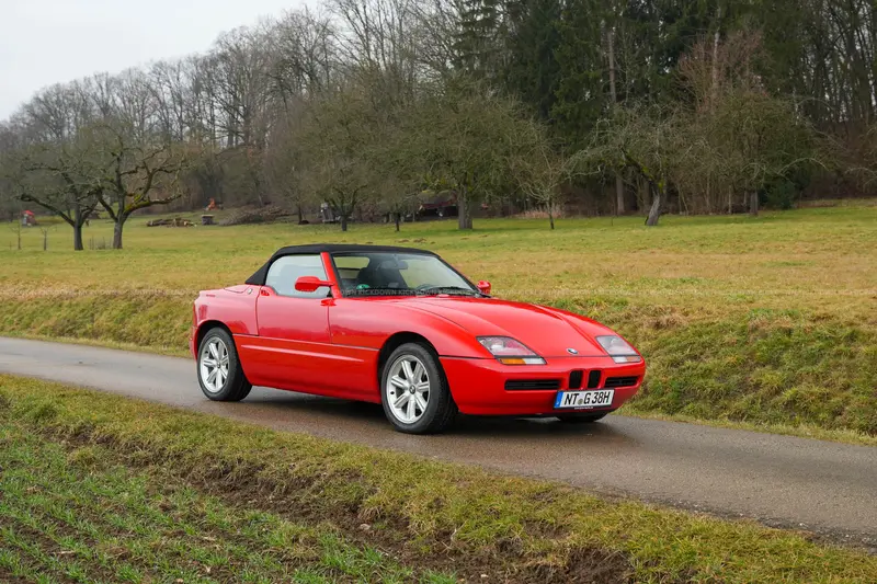 BMW Z1 (1992) mit H-Kennzeichen, geringe Laufleistung von nur 32.086 Kilometern, kürzlich ca. 10.000 € investiert